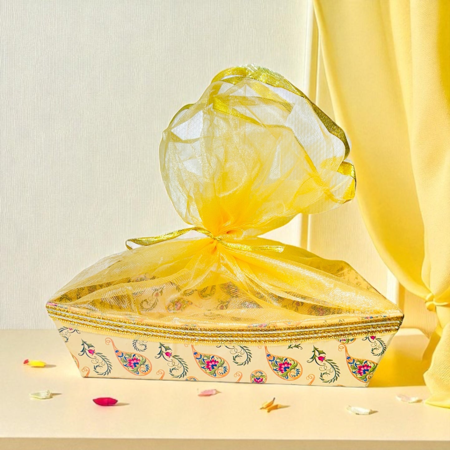 Floral Paisley Boat Cardboard Basket with net (Pack of 100)